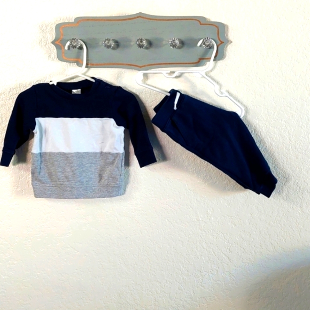H&M Baby Boy color block sweat suit size 4-6 months